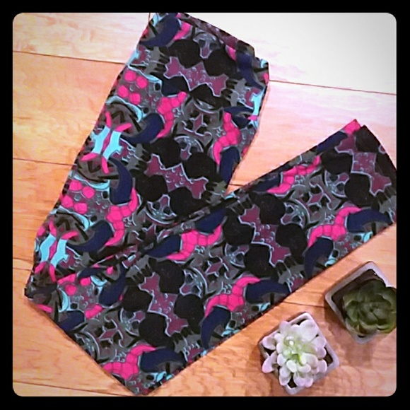 LuLaRoe Pants - One Size OS Lularoe Abstract Arrow Leggings